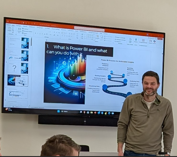 Ronald Postelmans gibt einem Team eine Schulung